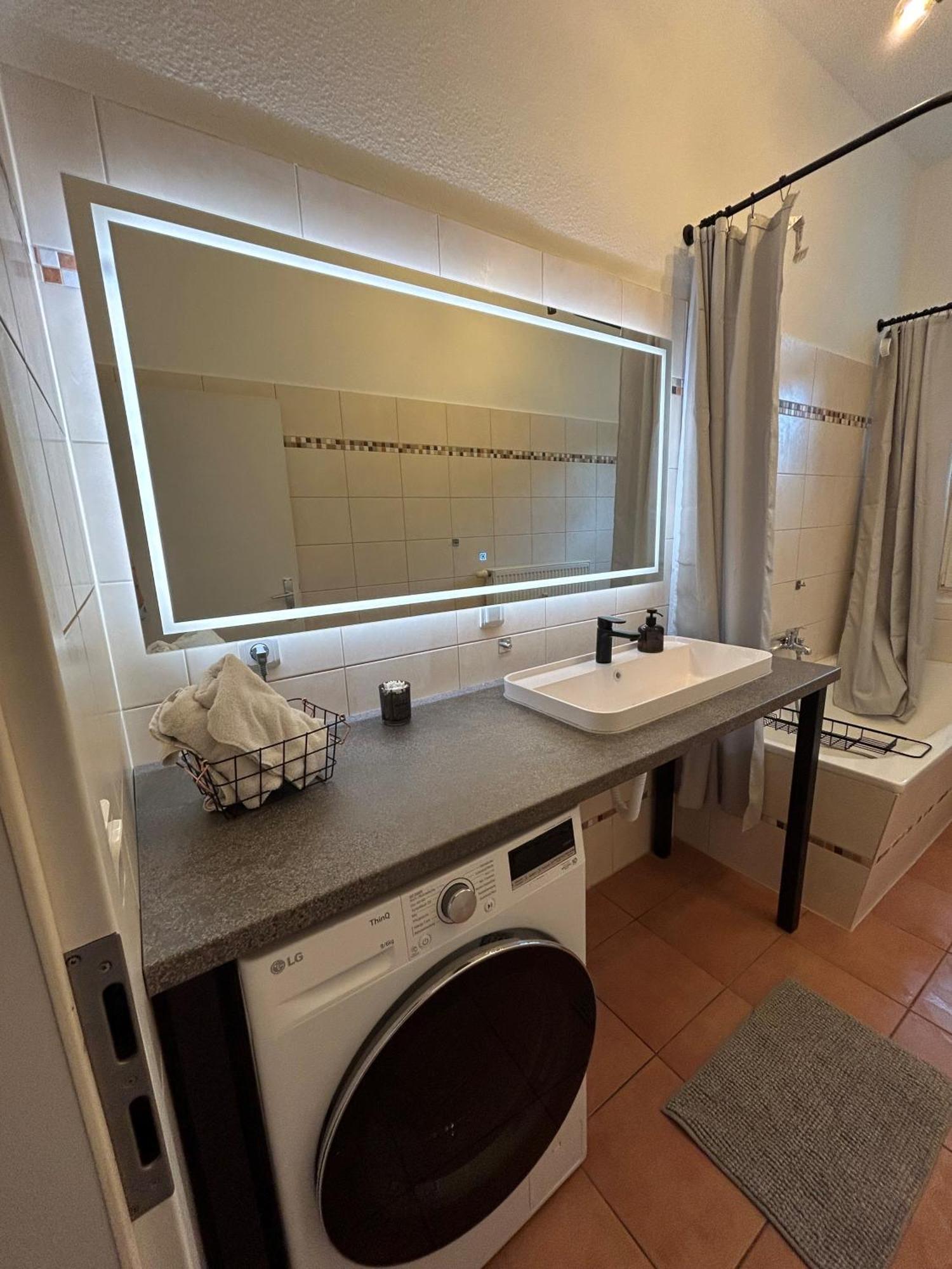 Mintara Komfort Apartment Mit Grill -Terrasse, Sky Und Parkplatz มัคเดอบวร์ก ภายนอก รูปภาพ